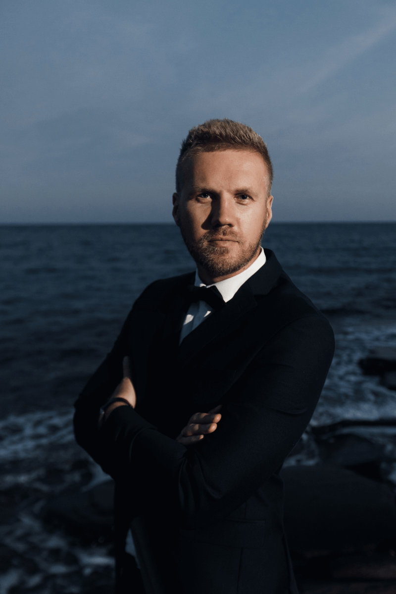 groom-portrait-outdoor 1 (1)